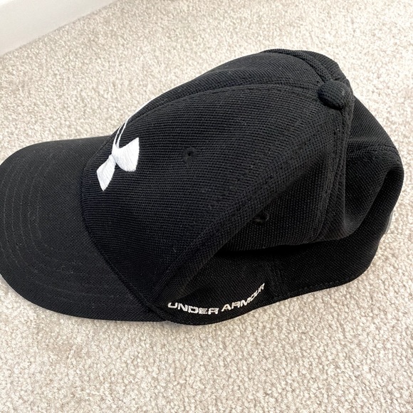 Under Armour ⚡️ - Baseball Cap - Picture 2 of 3